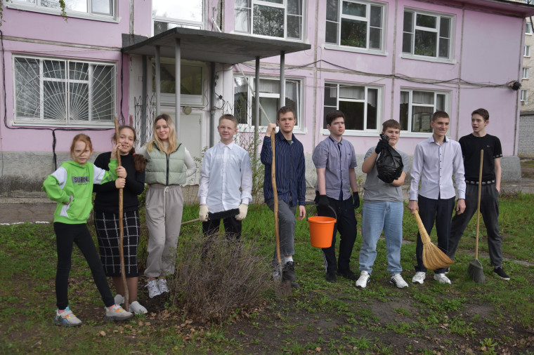 ОГКОУ ШИ 92 день эколят (уборка территория с Эколятами).
